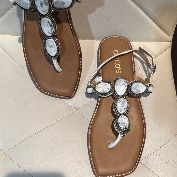 Chic White and Brown Sandals for Versatile Elegance - Picture 2 of 5